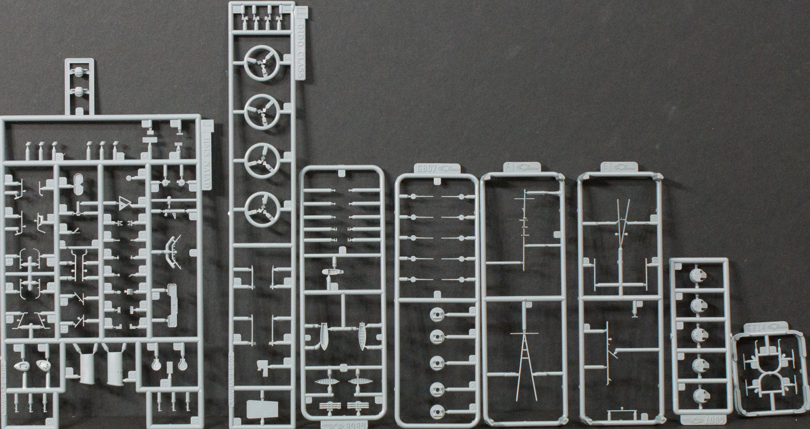 Flyhawk 1112 1/700 HMS Naiad 1940 Parts Image 04