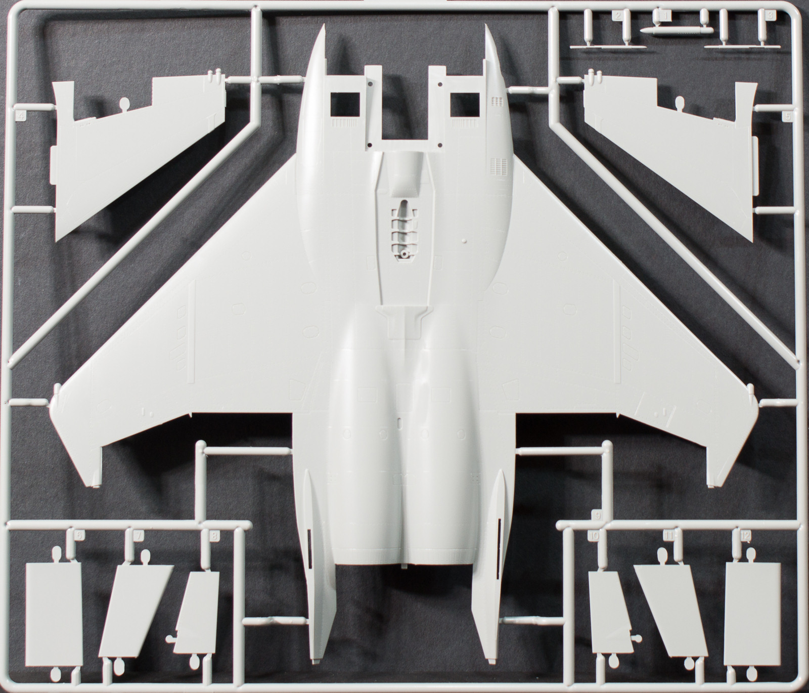 Great Wall Hobby 4815 1/48 F-15B/D Eagle Parts Image 01