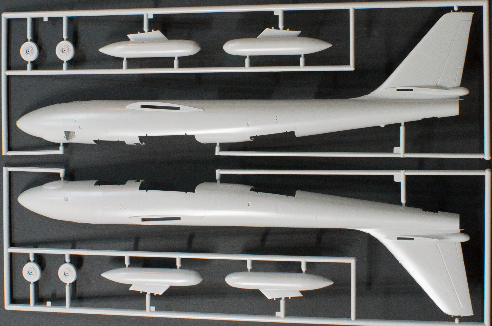 Hasegawa 02120 1/72 B-47E Stratojet Review Image 01