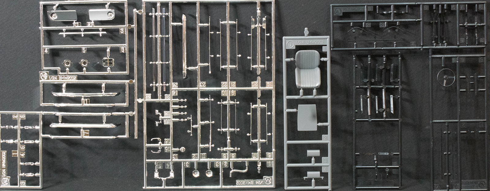 Hasegawa 21123 1/24 1971 BMW 2002 tii Kit First Look Image 03