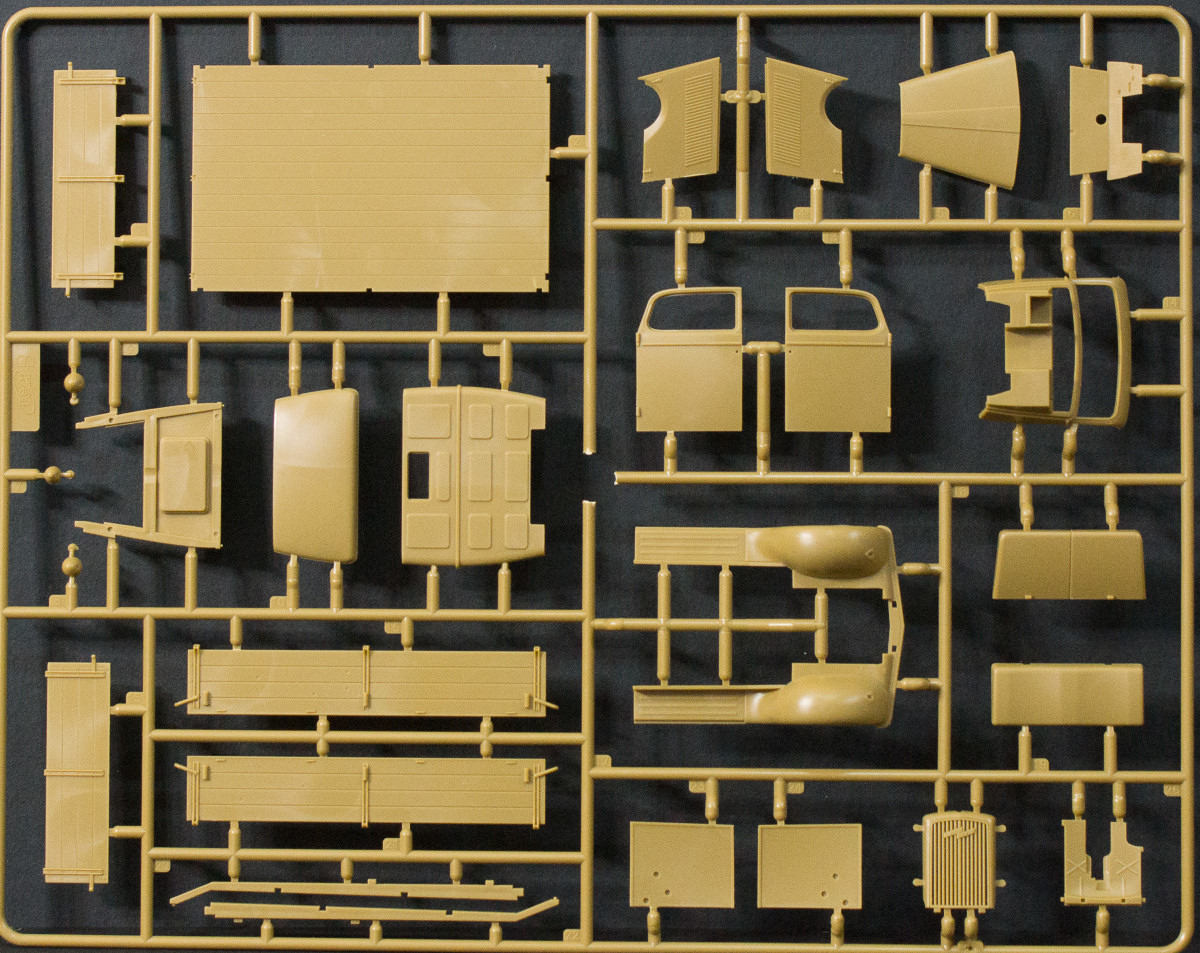 ICM 35401 1/35 Typ 2,5-32 (1,5 to) WWII German Light Truck Kit Image 01