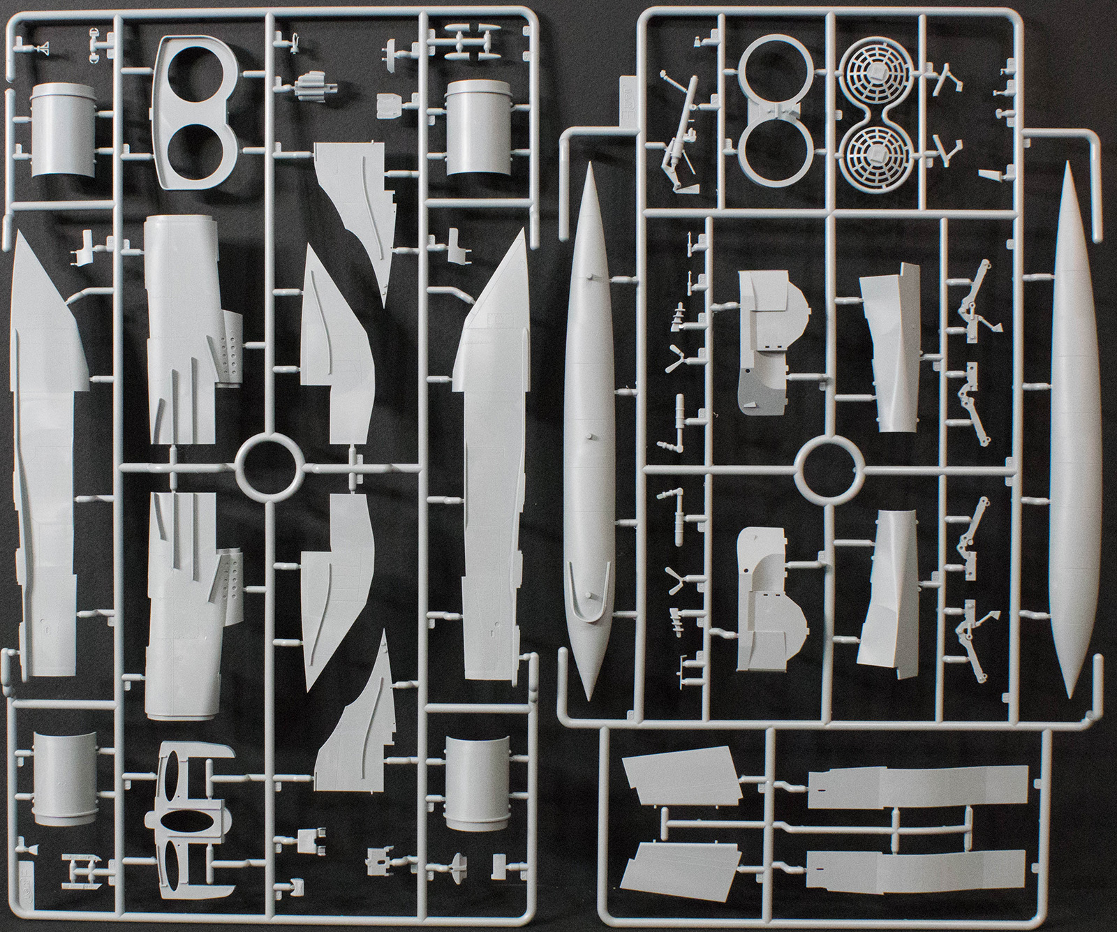 ICM 48901 1/48 MiG-25RBT Foxbat B Kit Image 02