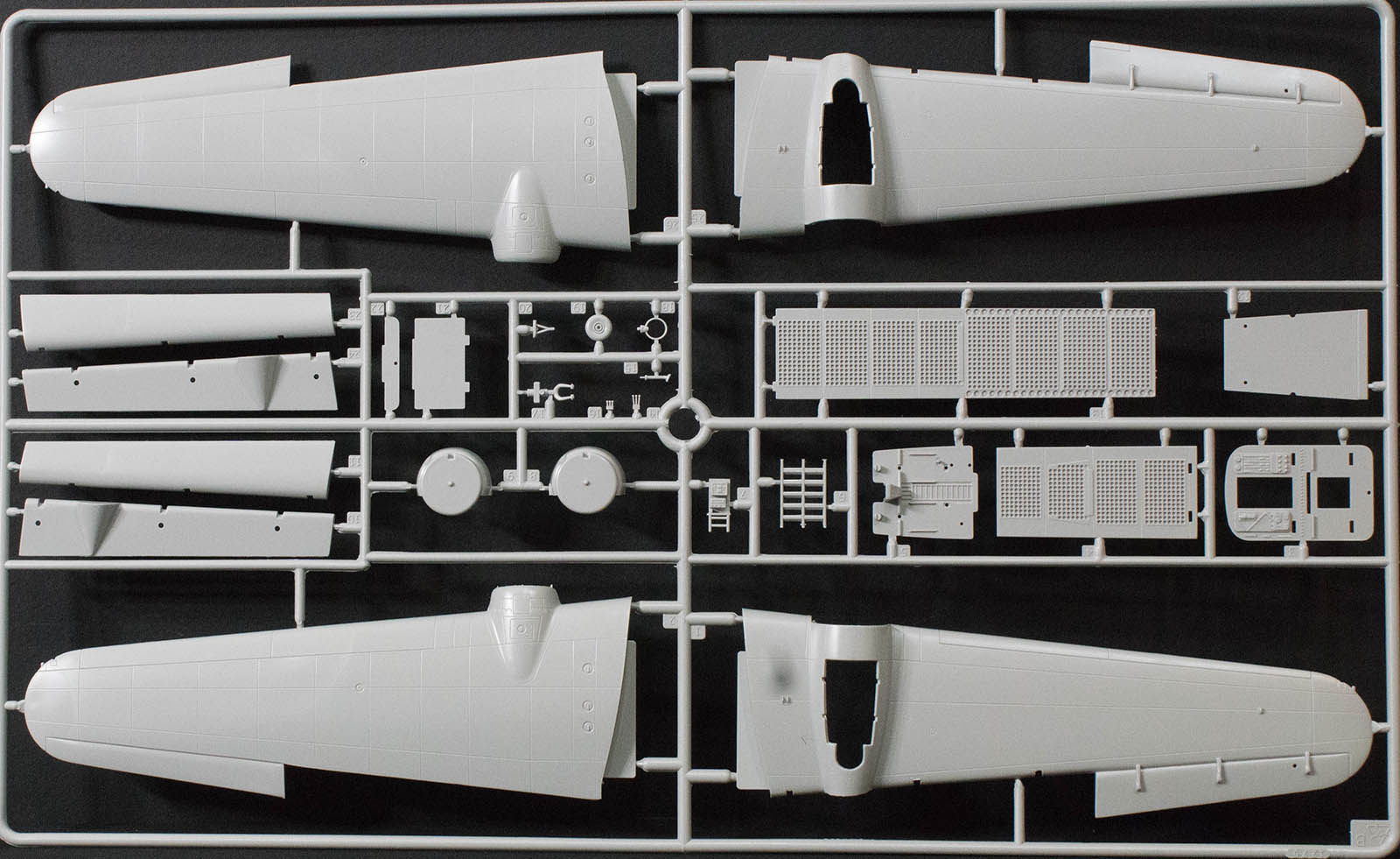 Italeri 1389 1/72 SM.82 Marsupiale Parts Image 02