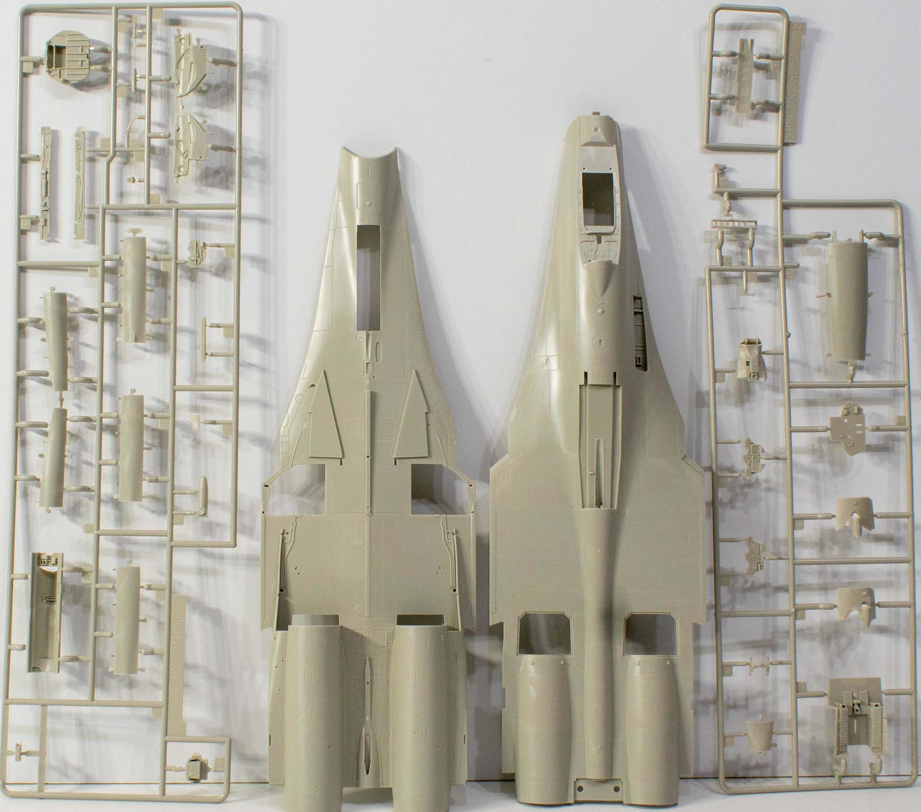 Kitty Hawk Models 80163 1/48 SU-27 Flanker B Review Image 01