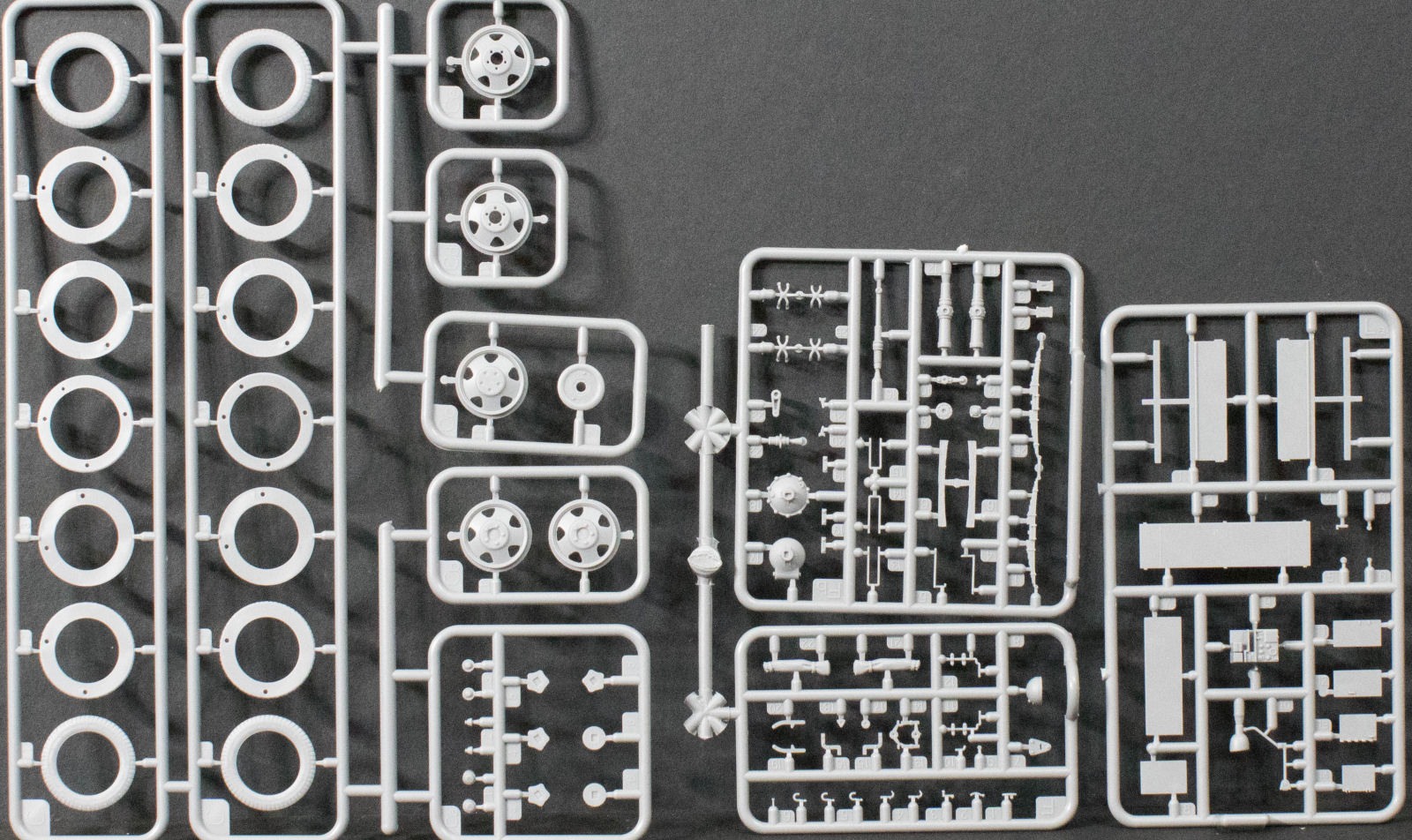 MiniArt 35156 1/35 GAZ-05-193 Staff Bus Parts Image 03