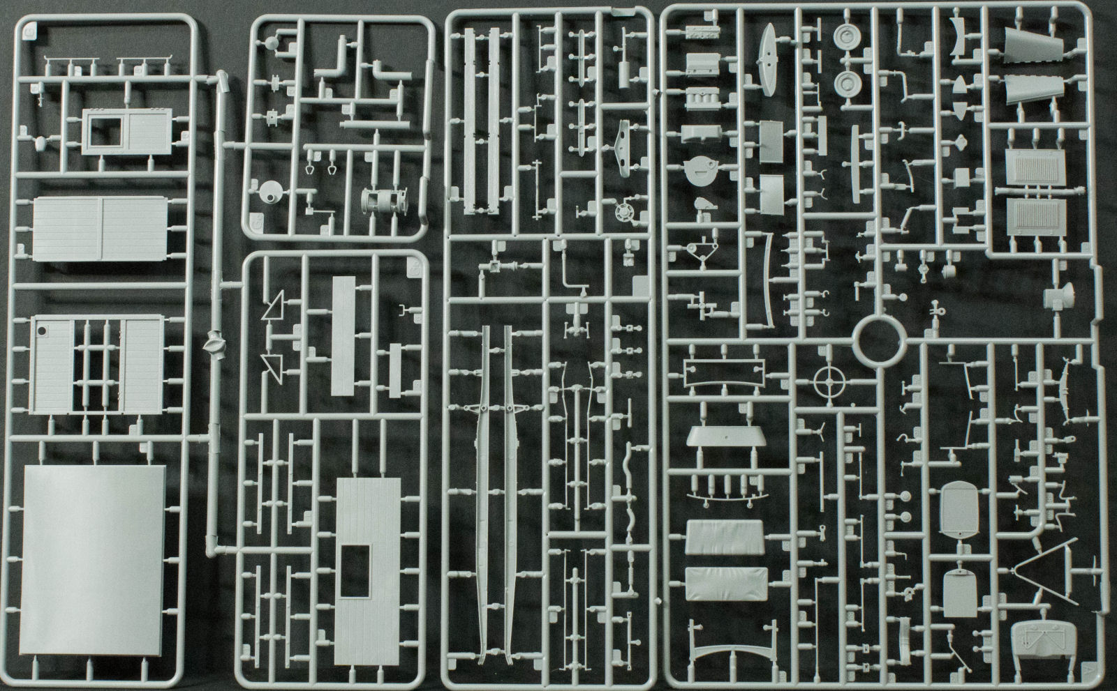 MiniArt 35183 1/35 GAZ-AAA w/Shelter Parts Image 01