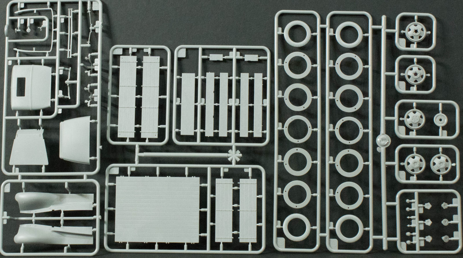 MiniArt 35183 1/35 GAZ-AAA w/Shelter Parts Image 02