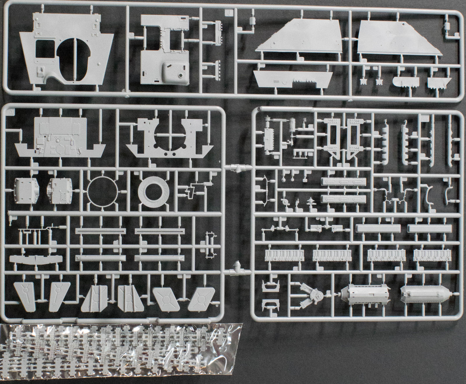 MiniArt 35187 1/35 SU-85 Self-Propelled Gun Mid Production Parts Image 02