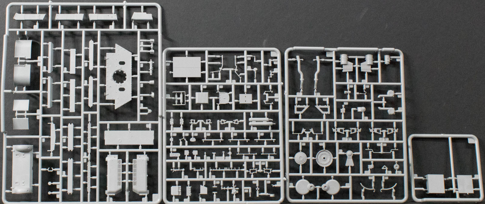 MiniArt 35187 1/35 SU-85 Self-Propelled Gun Mid Production Parts Image 03