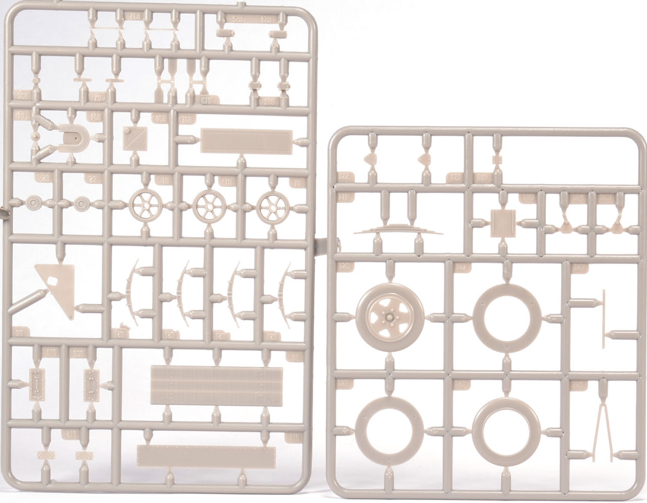 Mirror Models Ltd. 35200 1/35 T-20 Komsomoletz Russian Artillery Tractor – Early Kit First Image 04