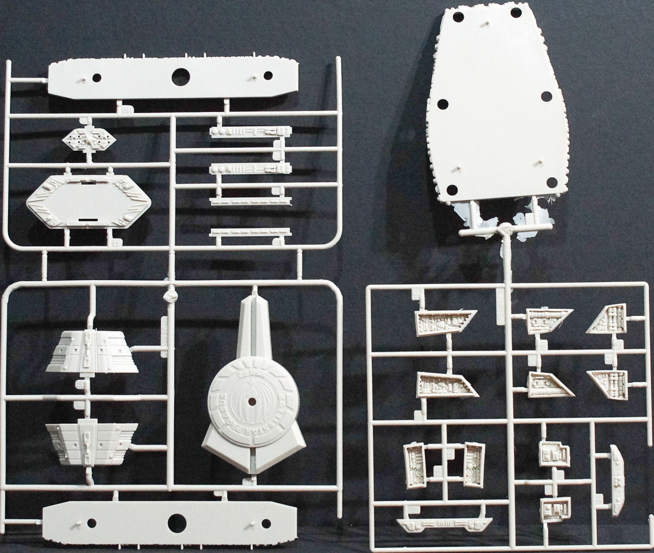 Moebius Models 931 1/4105 Battlestar Pegasus BSG First Look Parts Image 04