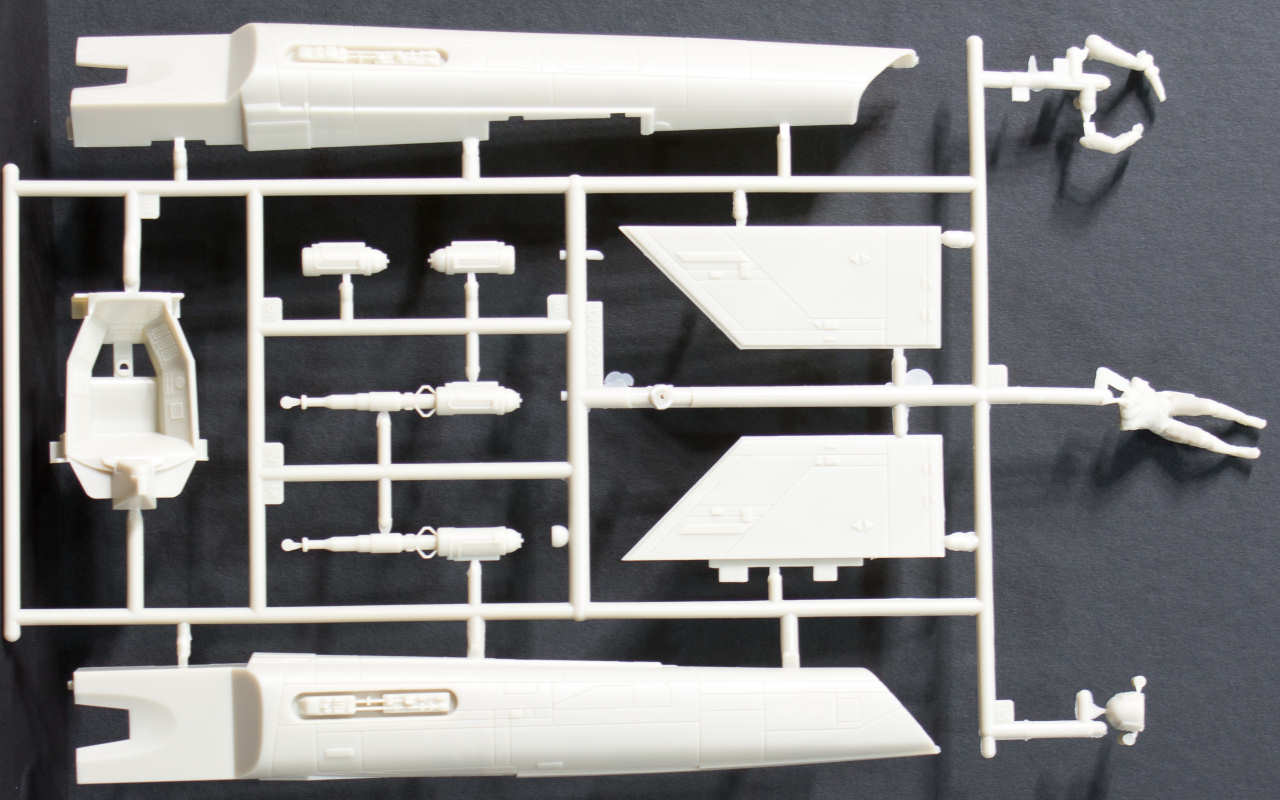 Moebius Models 0940 1/32 Colonial Viper First Look Parts Image 01