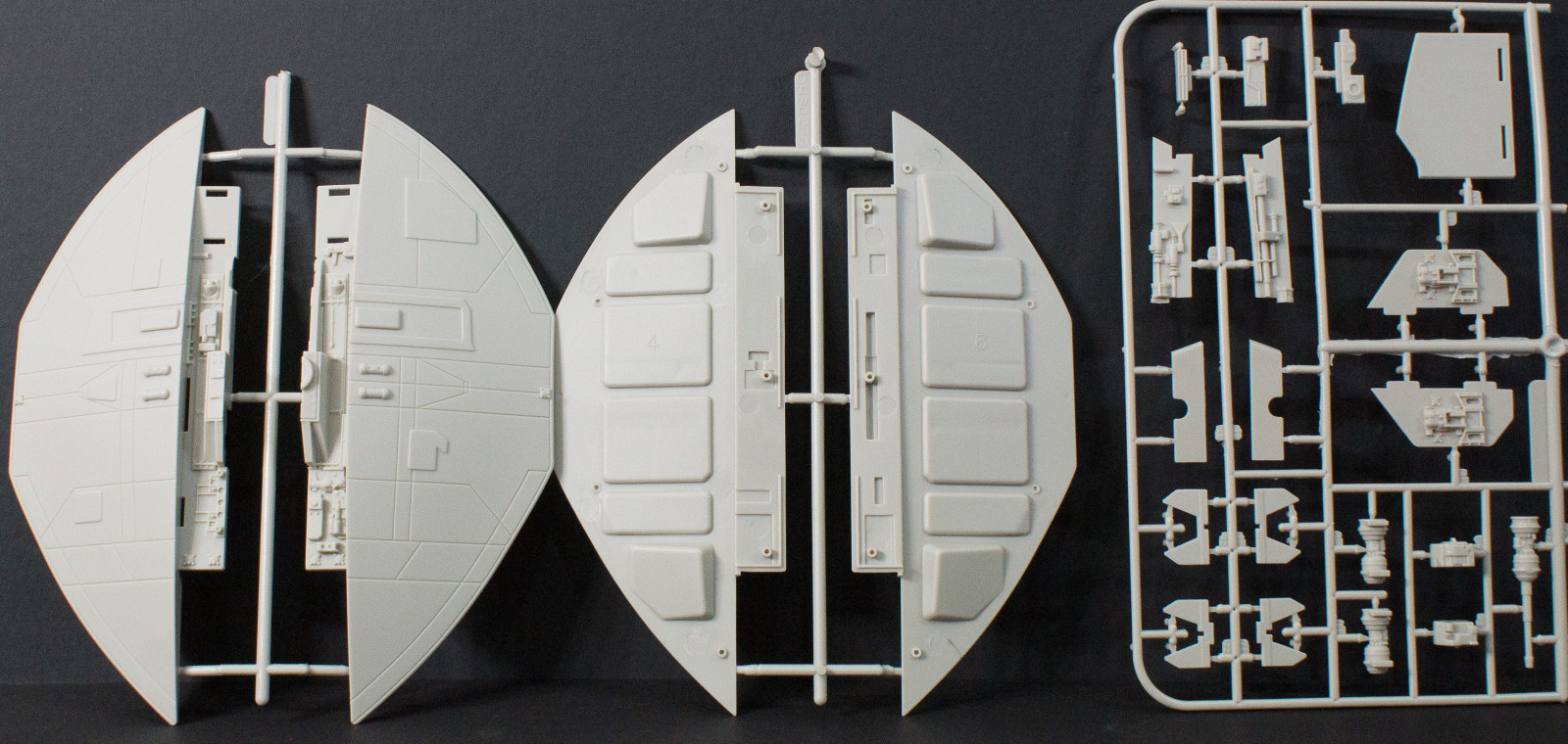 Moebius Models 0941 1/32 Cylon Raider Battlestar Galactica First Look Parts Image 02