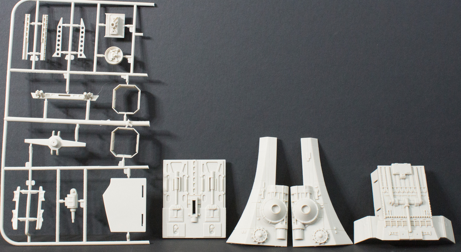 Moebius Models 0941 1/32 Cylon Raider Battlestar Galactica First Look Parts Image 03