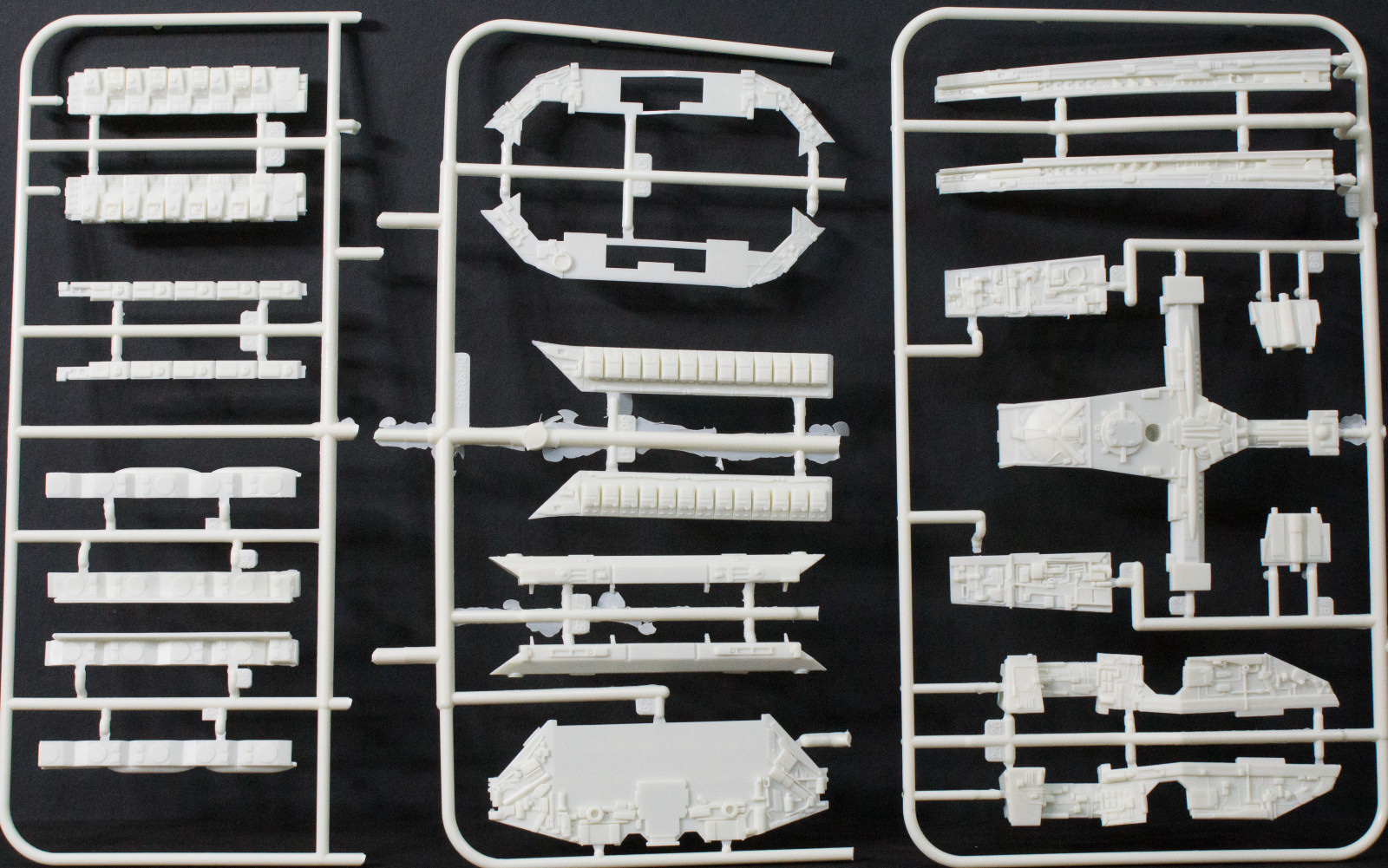 Moebius Models 0942 1/4105 Battlestar Galactica First Look Parts Image 05