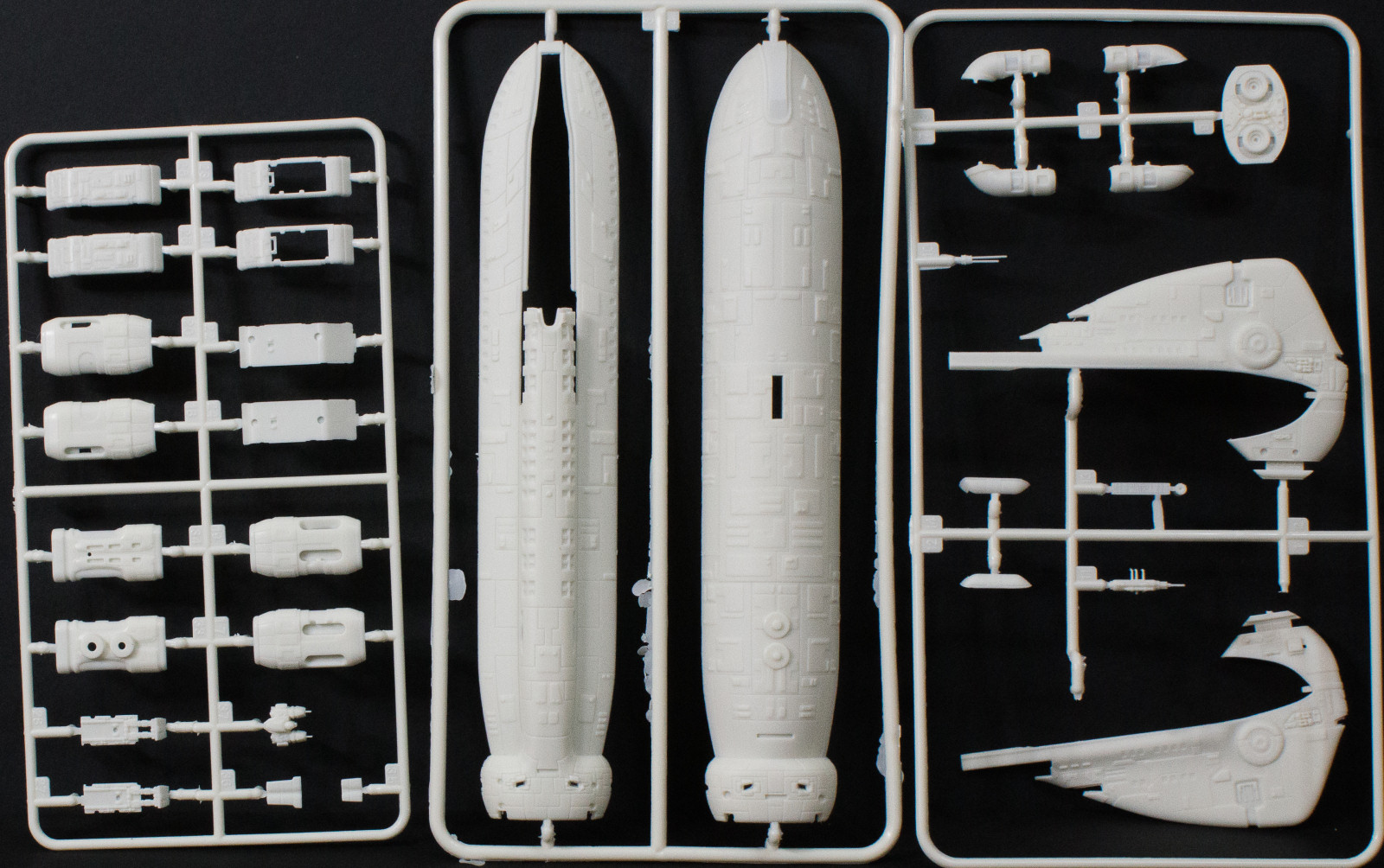 Moebius Models 945 1/350 Colonial One First Look Parts Image 01