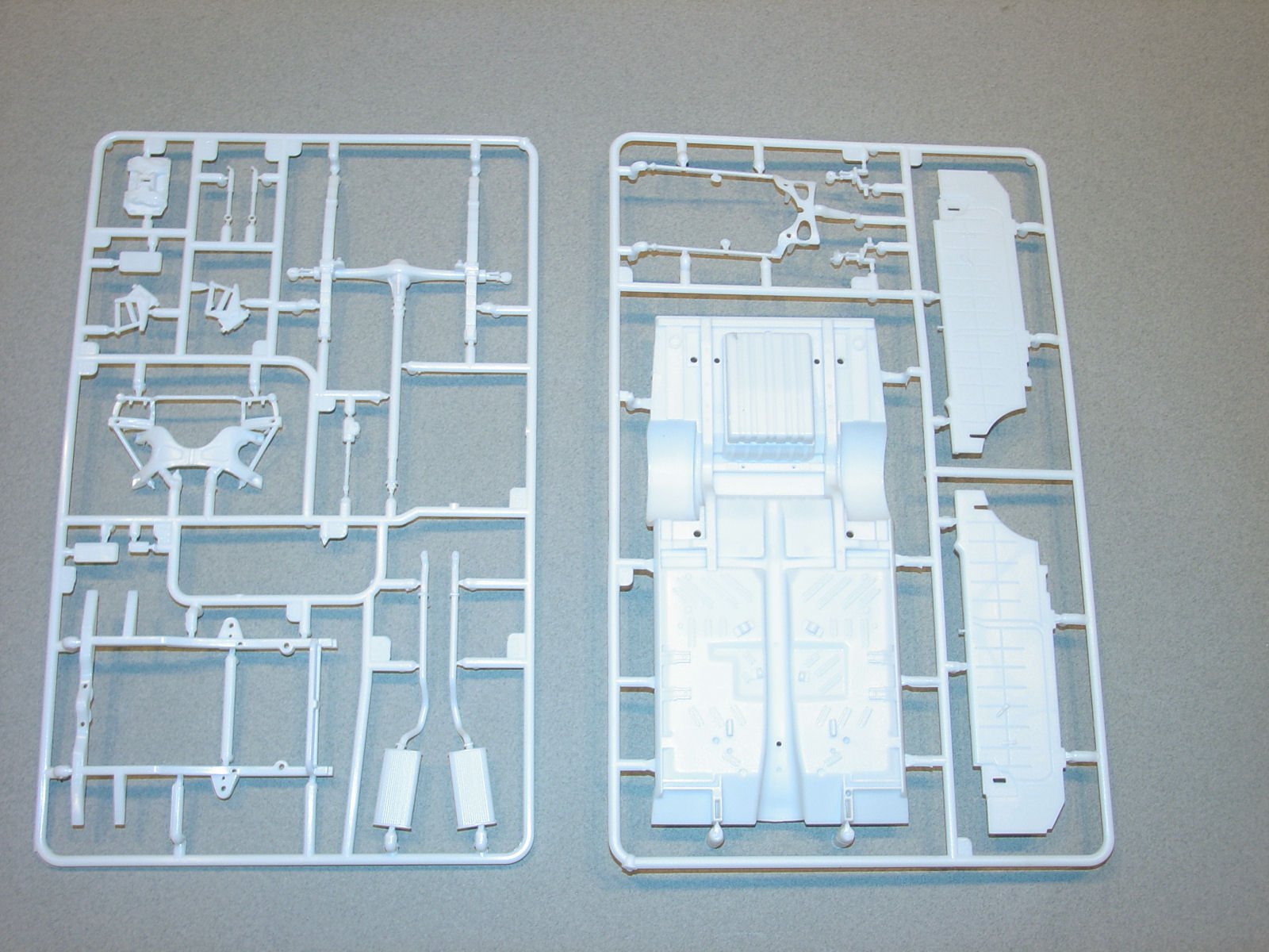 Moebius Models 1218 1/25 1965 Plymouth Belvedere First Look Parts Image 03