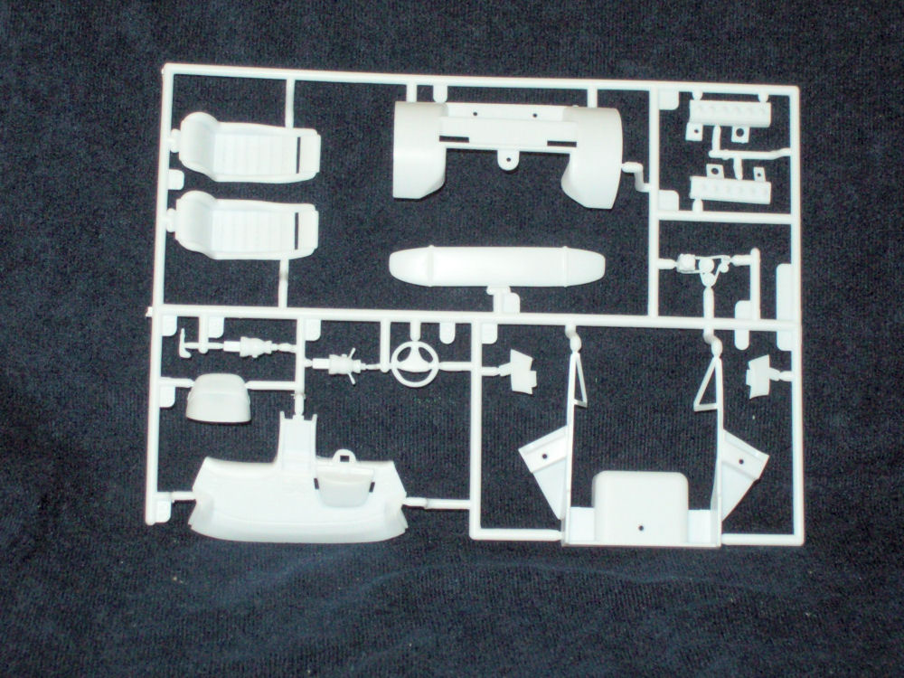 Monogram 85-0889 1/24 Lamborghini Diablo VT Kit Image 04