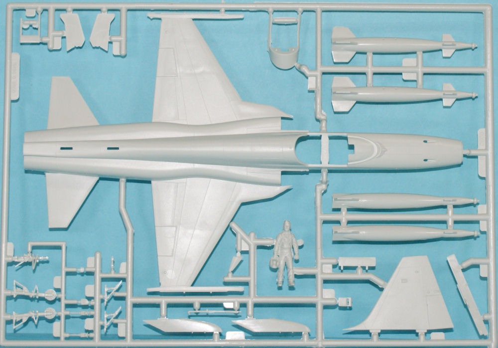 Revell 85-5318 1/48 F-5E Tiger II Kit Image 01