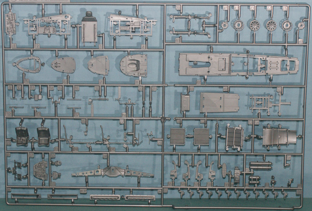 Zoukei-Mura Inc. 32004 1/32 P-51D Mustang Parts Image 05