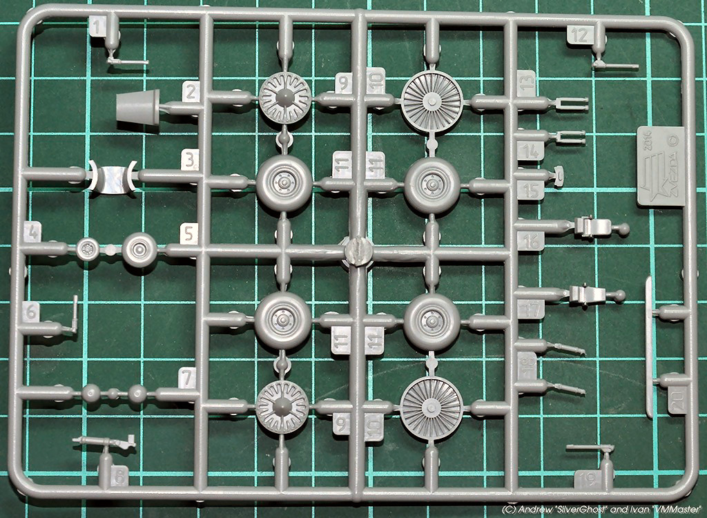 Zvezda 7013 1/144 Il-62M Kit Image 08