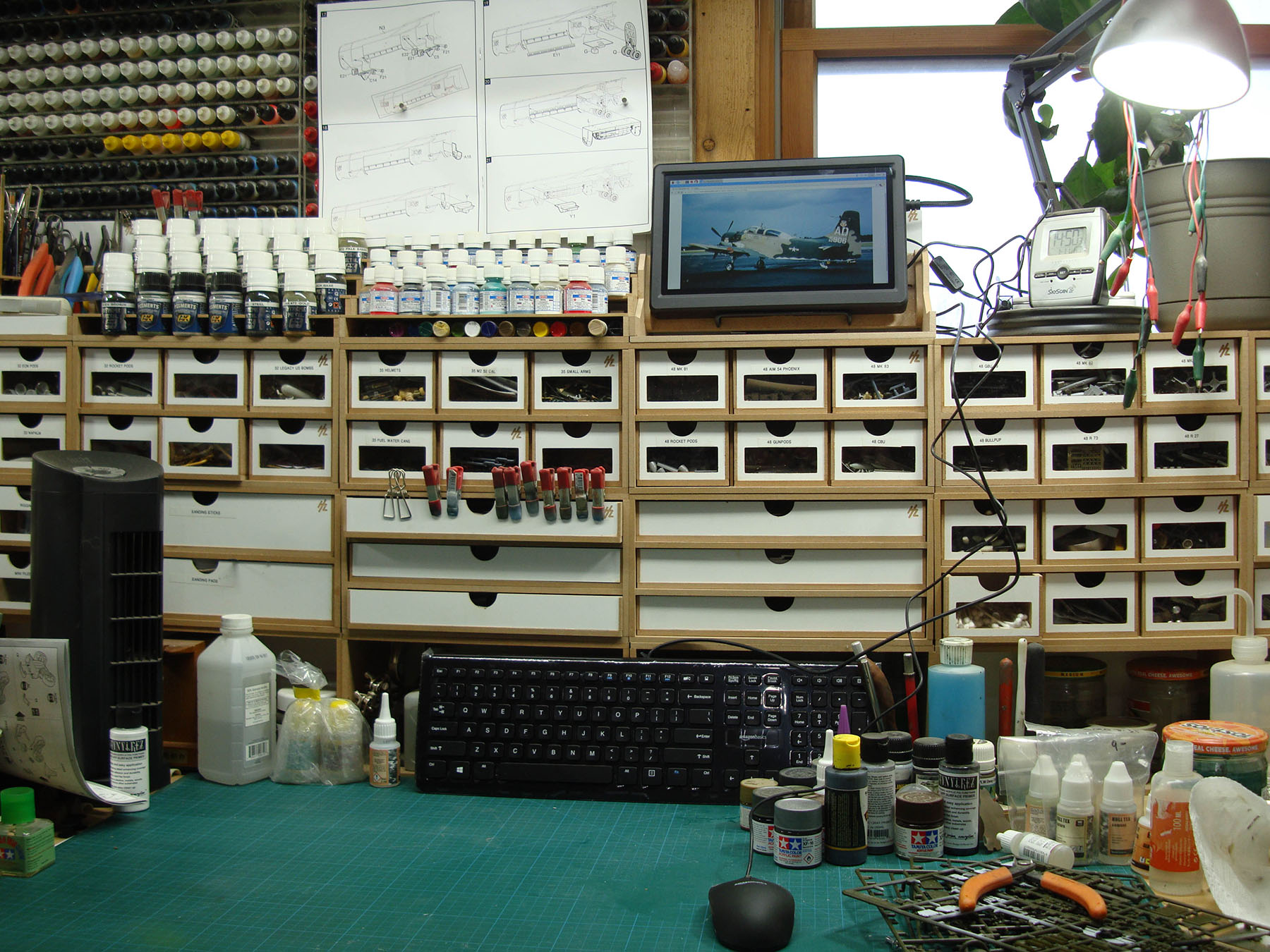 Inexpensive Compact Workbench Computer System Image 08