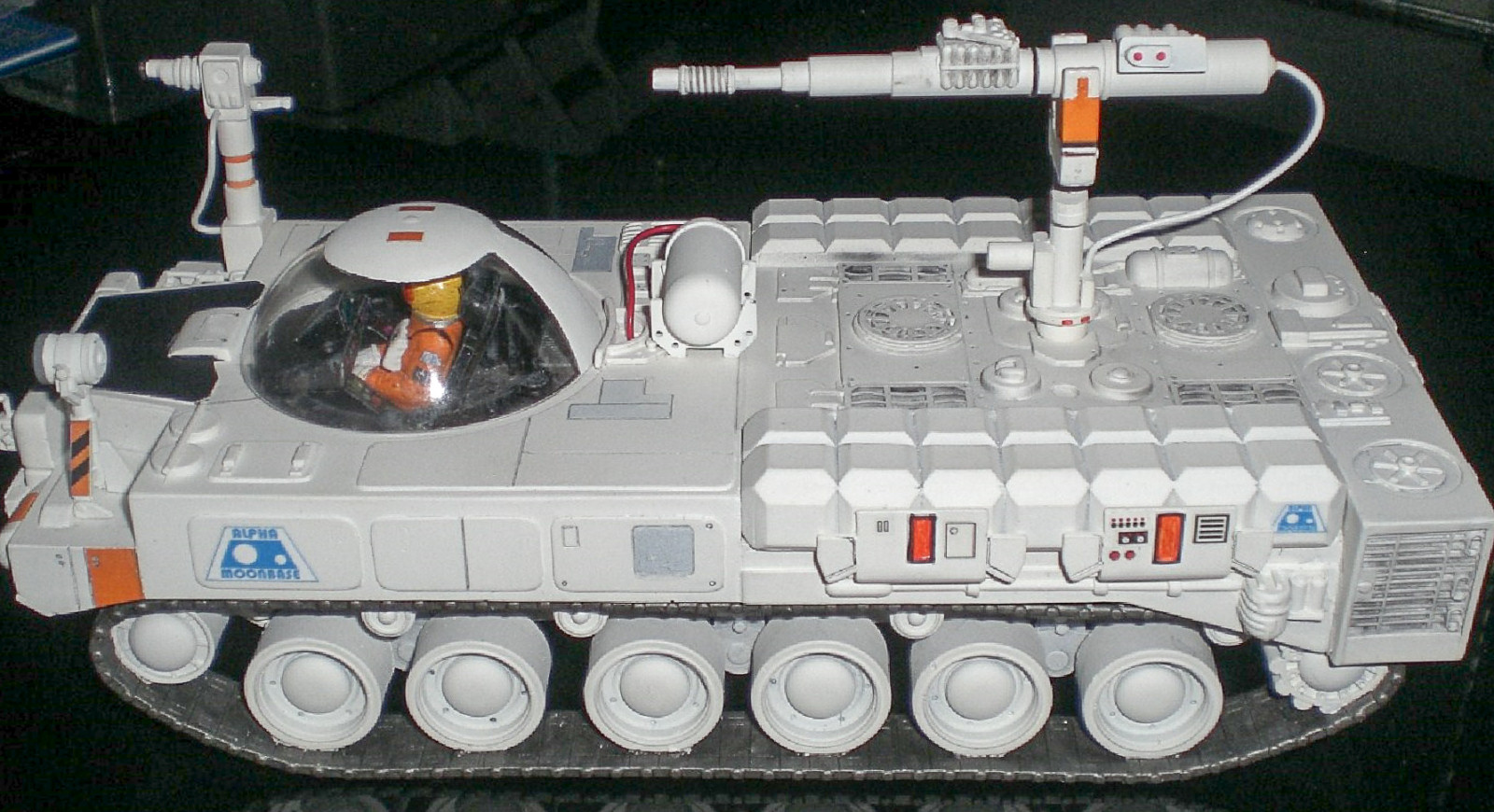 CultTVman Science Fiction 2014 - 1/35 Moonbase Alpha Type 3 Laser Tank Image A106_02