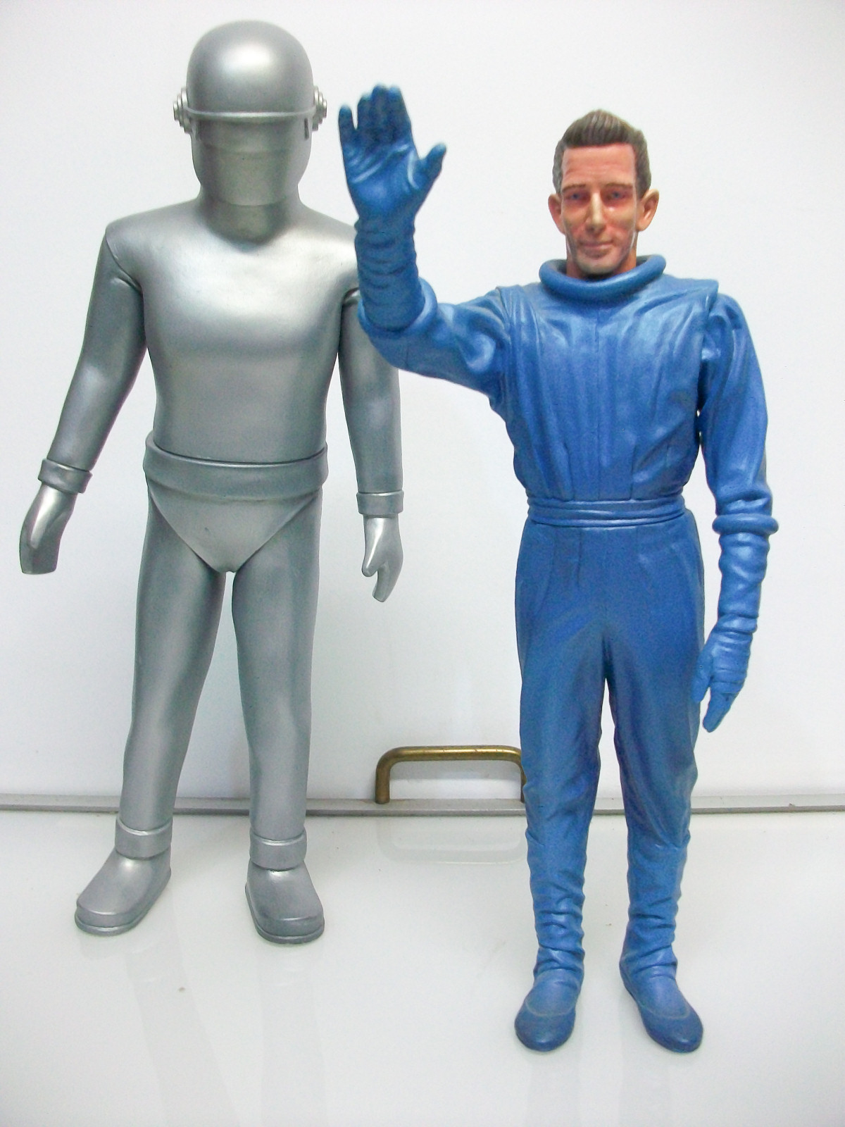 CultTVman Science Fiction 2014 - 1/6 Klaatu and Gort Image A116_01