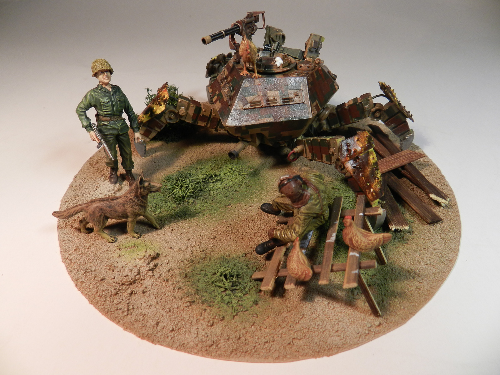 CultTVman Science Fiction 2014 - 1/35 LT-5 Tank vs Chickens Image A247_01