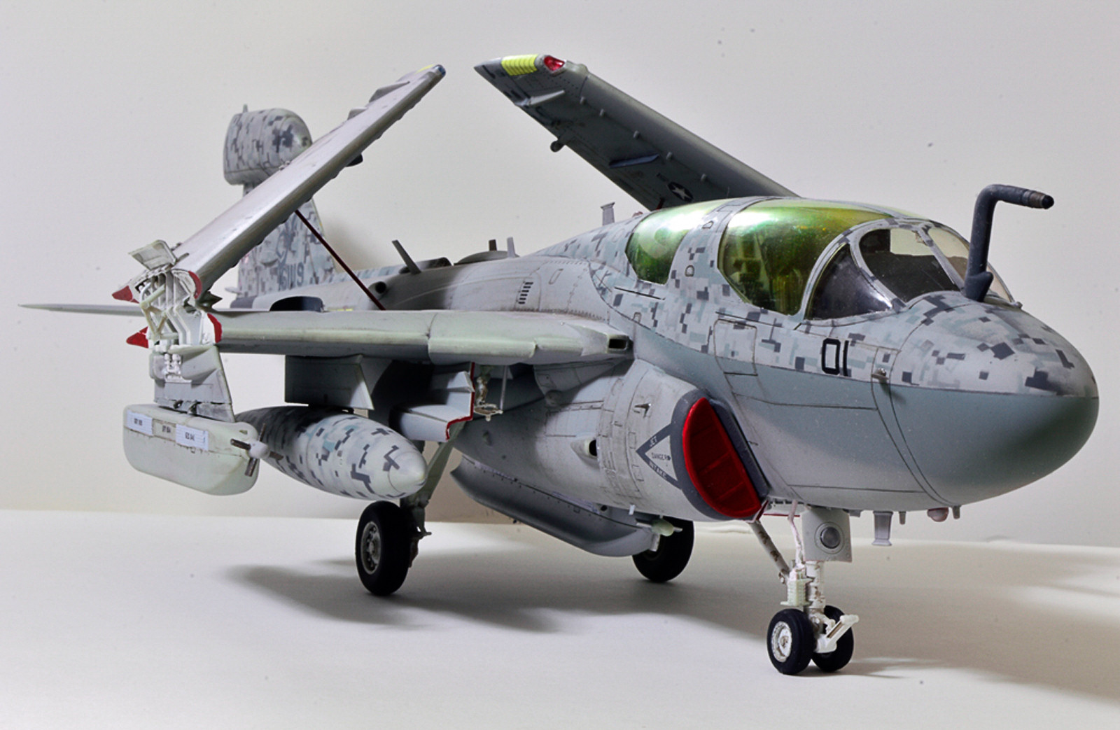 Kinetic Models/Lucky Model Contest 2014 - 1/48 EA-6B Prowler Image A001-02