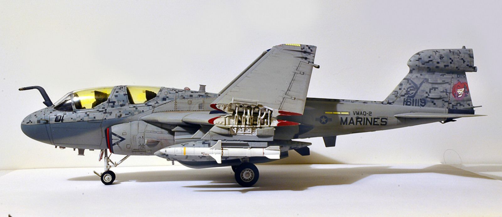 Kinetic Models/Lucky Model Contest 2014 - 1/48 EA-6B Prowler Image A001-03