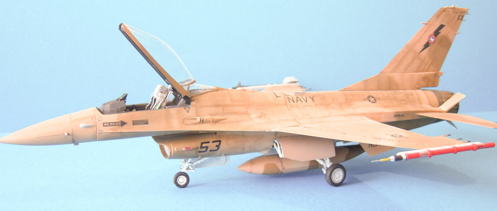 Kinetic Models/Lucky Model Contest 2014 - 1/48 F-16A Fighting Falcon Image A004_01