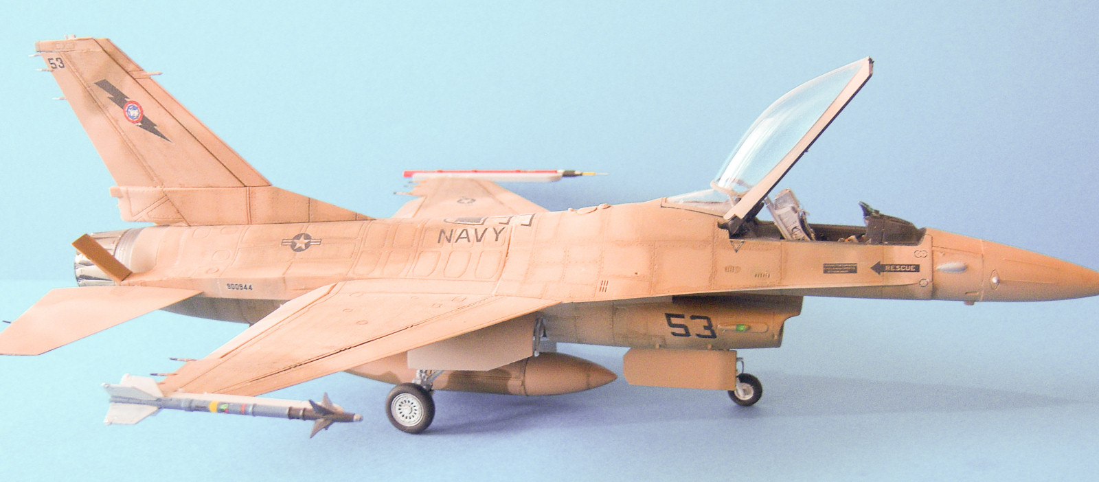 Kinetic Models/Lucky Model Contest 2014 - 1/48 F-16A Fighting Falcon Image A004_02