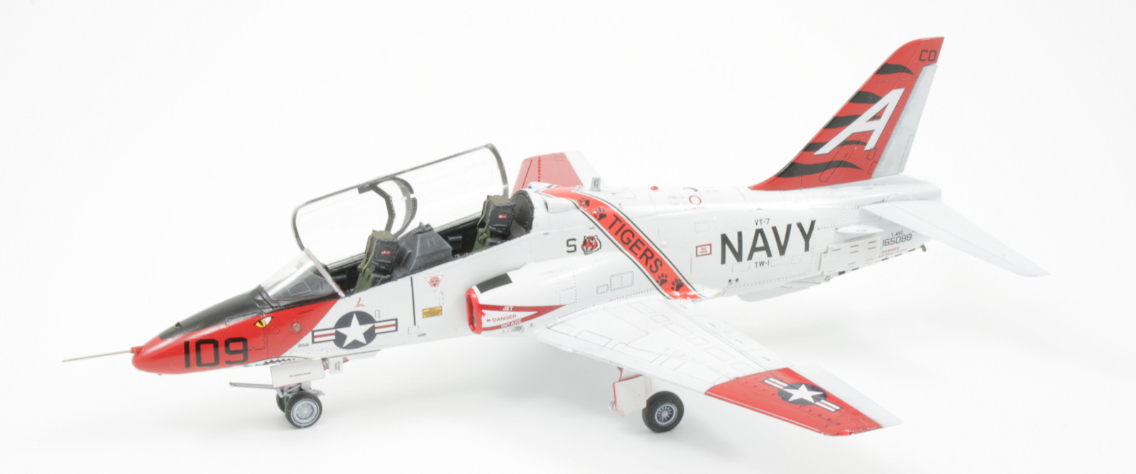 Kinetic Models/Lucky Model Contest 2014 - 1/48 T-45 Goshawk Image A006_01