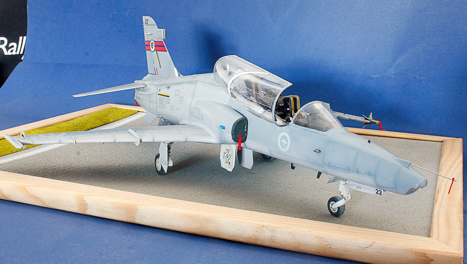 Kinetic Models/Lucky Model Contest 2014 - 1/32 Hawk 100 Image A024_01