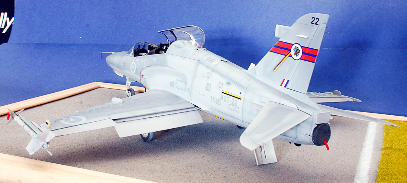 Kinetic Models/Lucky Model Contest 2014 - 1/32 Hawk 100 Image A024_02