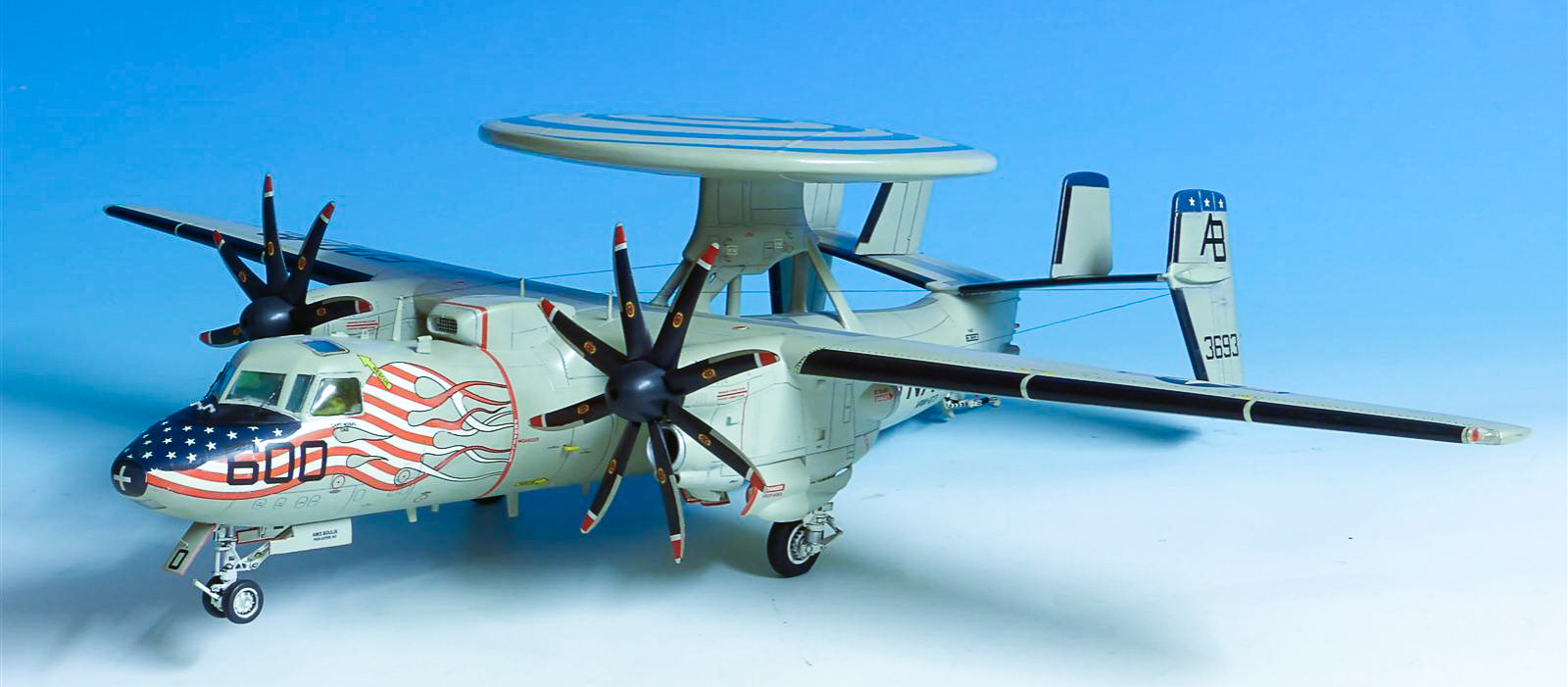 Kinetic Models/Lucky Model Contest 2014 - 1/48 E-2C Hawkeye Image A035_03