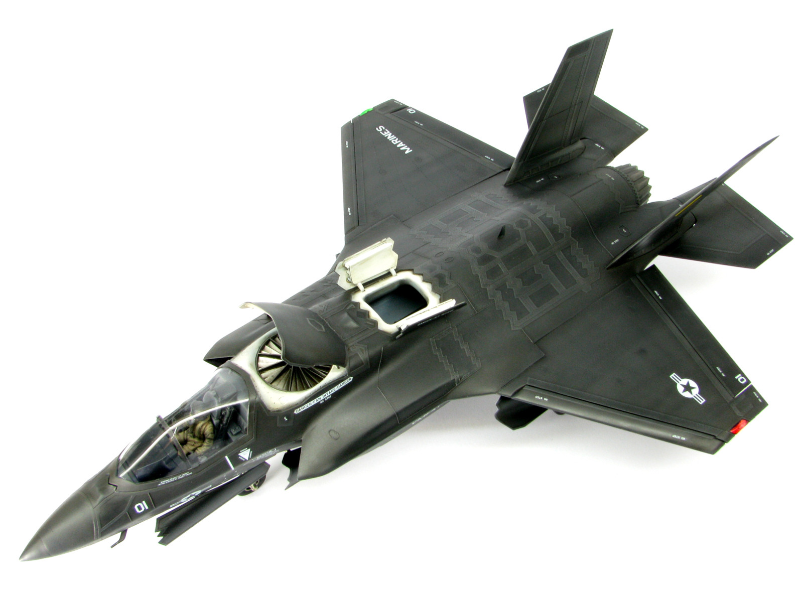 Kitty Hawk Models/Panda Hobby Contest 2014 - 1/48 F-35B Lightning II Image A004_01