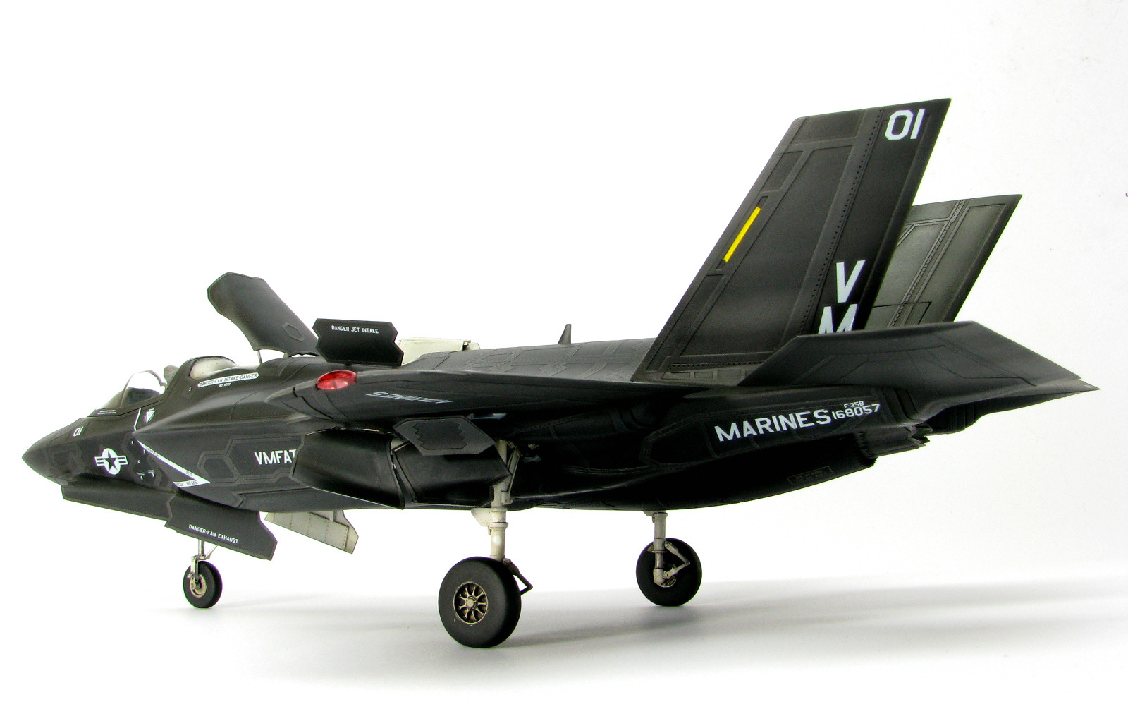 Kitty Hawk Models/Panda Hobby Contest 2014 - 1/48 F-35B Lightning II Image A004_02