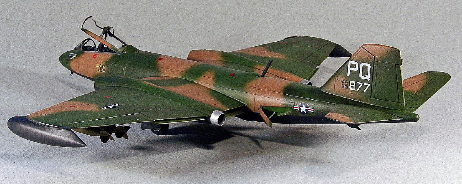 MRC/Italeri Contest 2013 - 1/72 B-57B Canberra Image A003_02