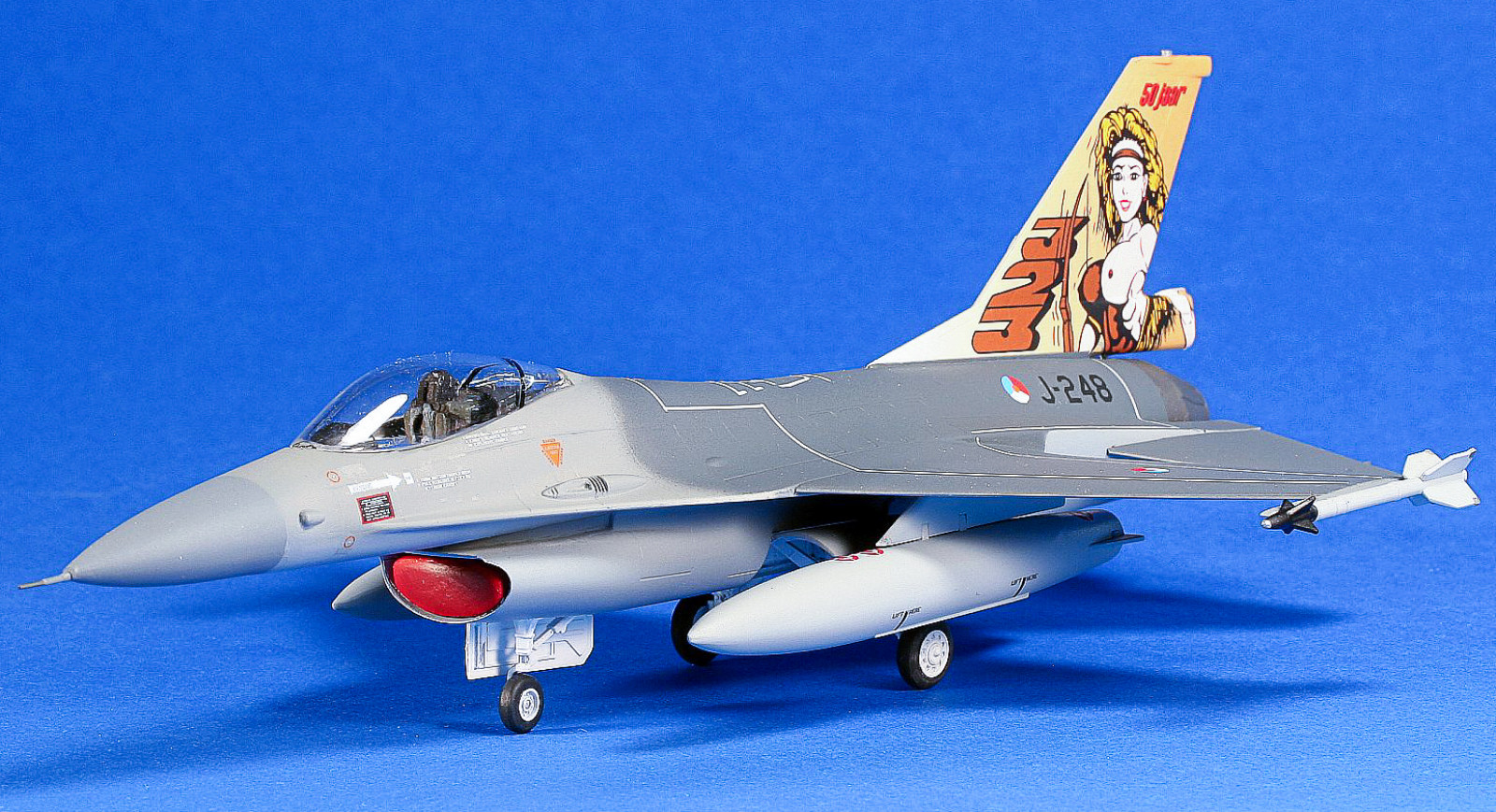 MRC/Italeri Contest 2013 - 1/72 F-16A Fighting Falcon Image A010_01