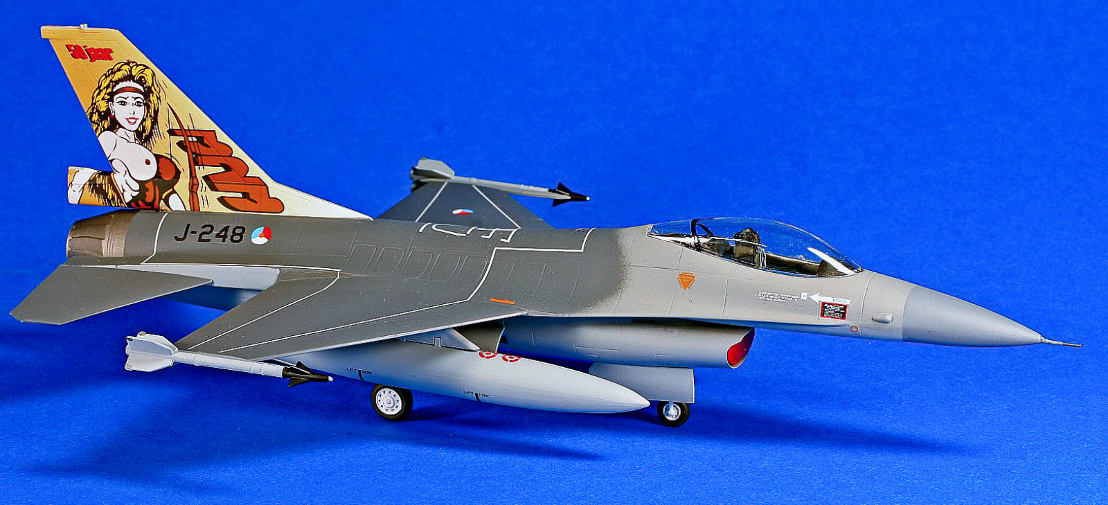 MRC/Italeri Contest 2013 - 1/72 F-16A Fighting Falcon Image A010_02