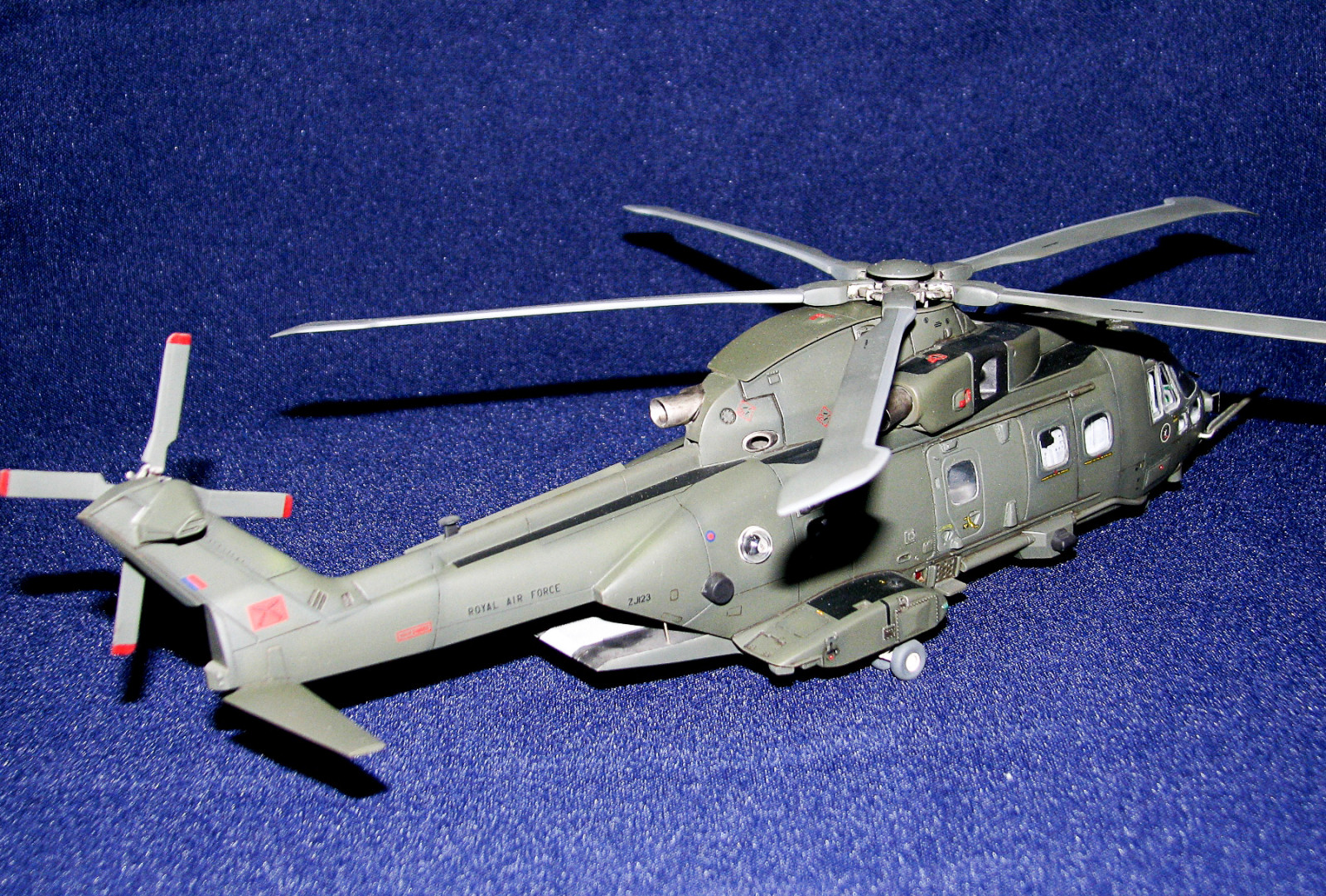 MRC/Italeri Contest 2013 - 1/72 Merlin HC.3 Image A031_03