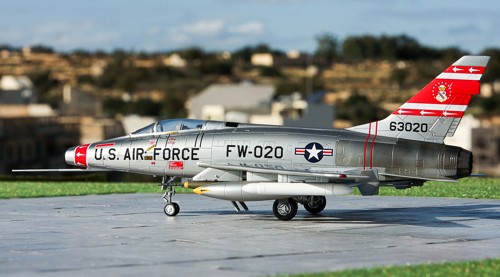 MRC/Italeri Contest 2013 - 1/72 F-100D Super Sabre Image A038_01