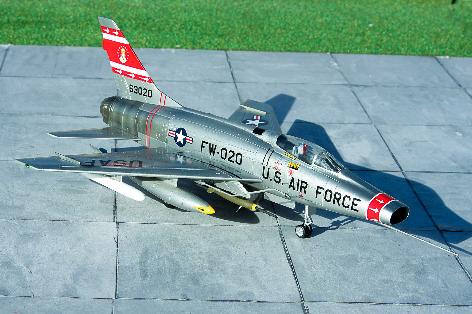 MRC/Italeri Contest 2013 - 1/72 F-100D Super Sabre Image A038_02