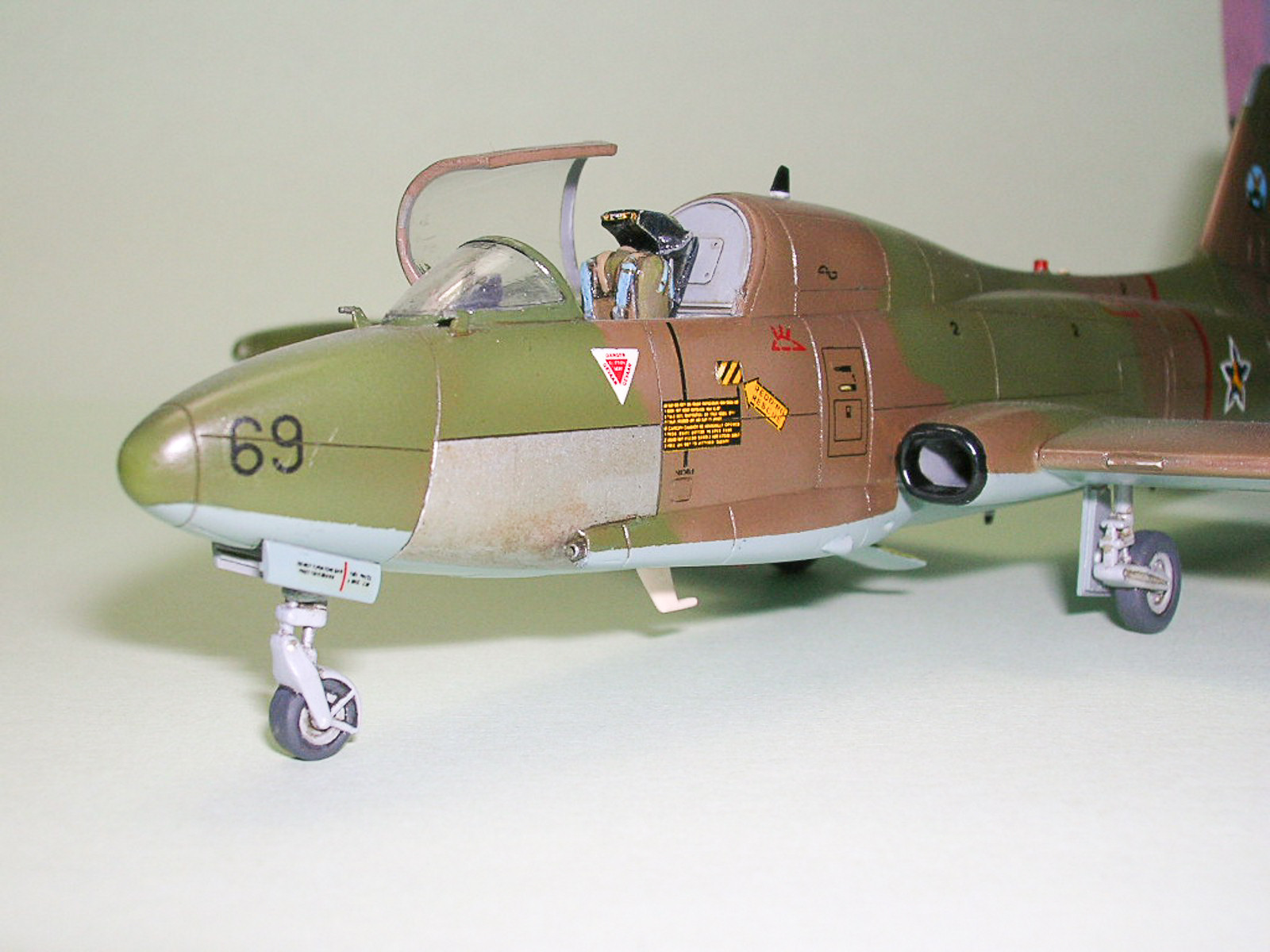 MRC/Italeri Contest 2013 - 1/72 MB.326K SAAF Image A044_02