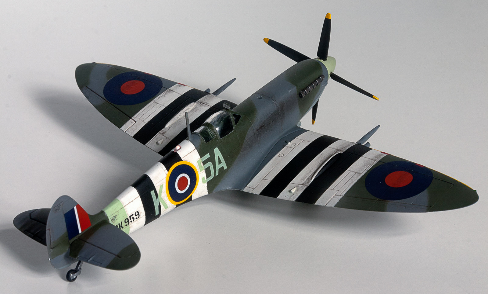 MRC/Italeri Contest 2013 - 1/72 Spitfire Mk.IX Image A054_02