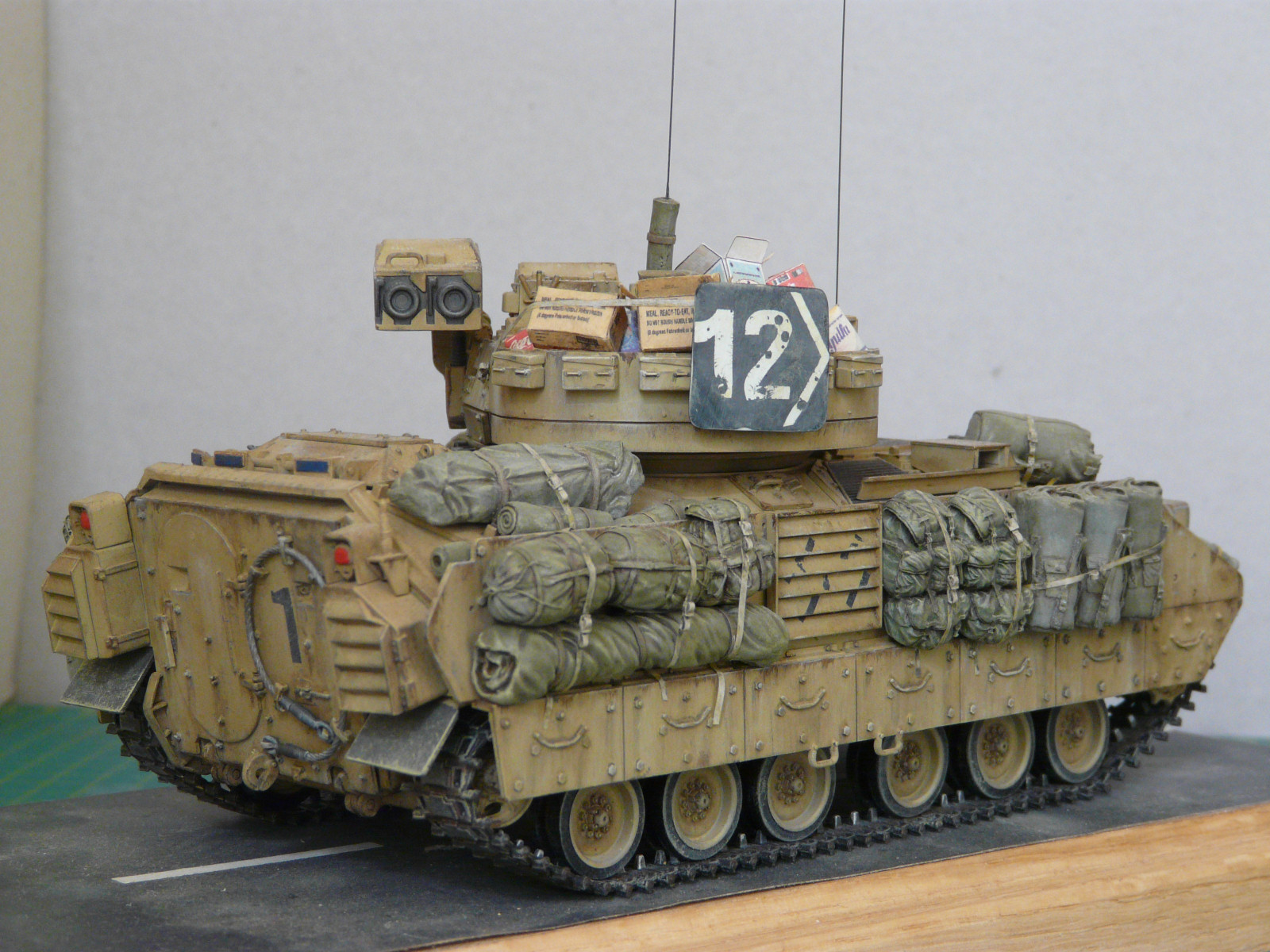 MRC/Academy Contest 2015 - 1/35 M2A2 Bradley Image A020_02