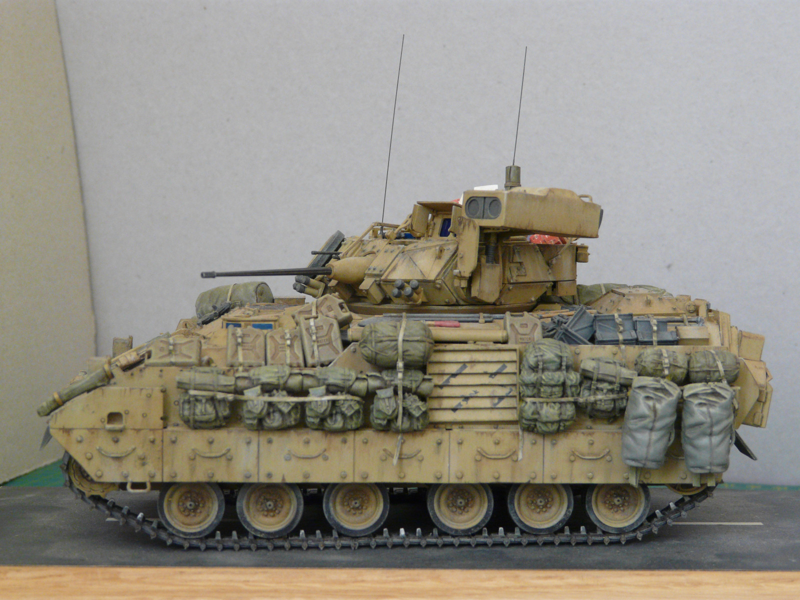 MRC/Academy Contest 2015 - 1/35 M2A2 Bradley Image A020_05