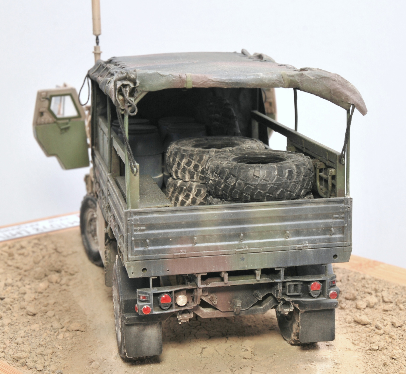 MRC/Academy Contest 2015 - 1/35 M1078 LMTV w/Armored Cab Image A024_02